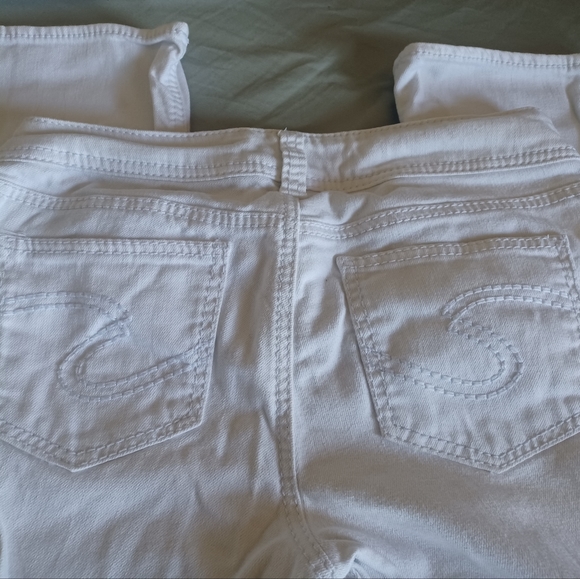 Silver Suki Capris, super stretch, white jeans - Picture 4 of 6